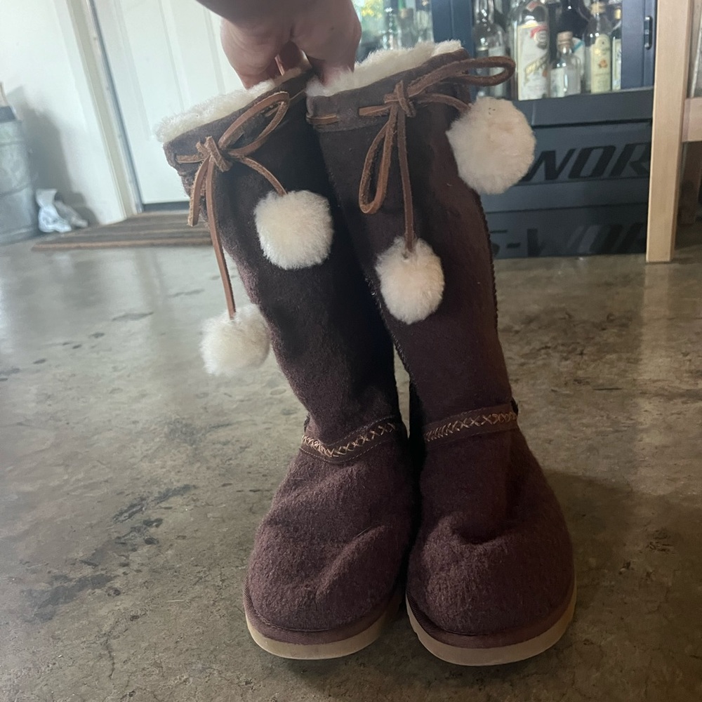 Ugg Tall Tassle Limited Edition Winter Boots Size 8.5 Chocolate